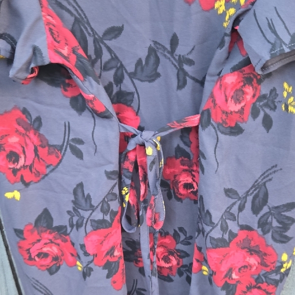 Torrid Pink Short Sleeve Tie Front Blouse - Picture 4 of 5